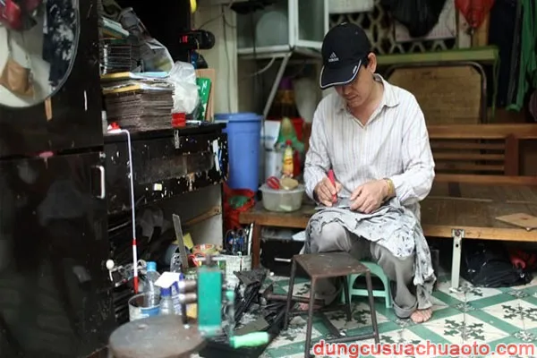 Địa chỉ một cửa hàng cung cấp dịch vụ ép biển số xe uy tín tại Hà Nội, nổi tiếng với kỹ thuật làm đẹp và phục hồi biển số chuyên nghiệp.