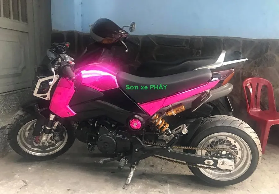 chuyên gia tẩy vết sơn xe máy