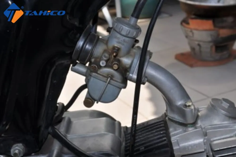 Kiểm tra bộ chế hòa khí (bình xăng con) xe Wave khi động cơ bị hụt ga