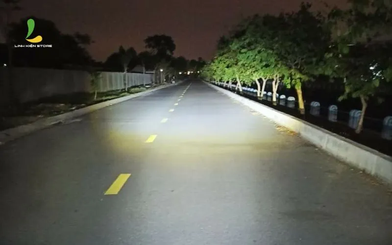 Độ chiếu sáng và khả năng bao quát của đèn trợ sáng bi cầu