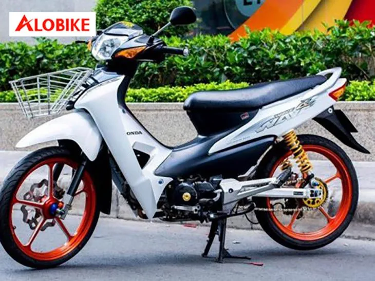 Món đồ chơi xe Wave nhỏ gọn và tinh tế, giúp chiếc xe nổi bật hơn