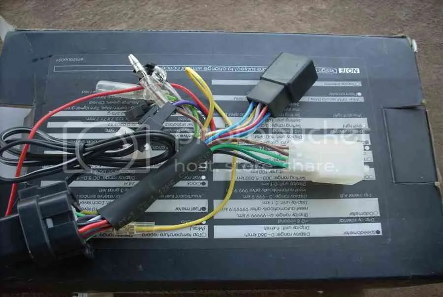 Sơ đồ điện xe Wave RSX 110 Fi: Tháo mặt nạ để kiểm tra các giắc cắm và hệ thống dây điện chính