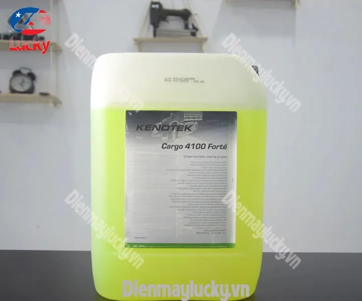 Dung dịch rửa xe Kenotek cao cấp, loại bỏ bụi bẩn mà không làm hại lớp sơn xe