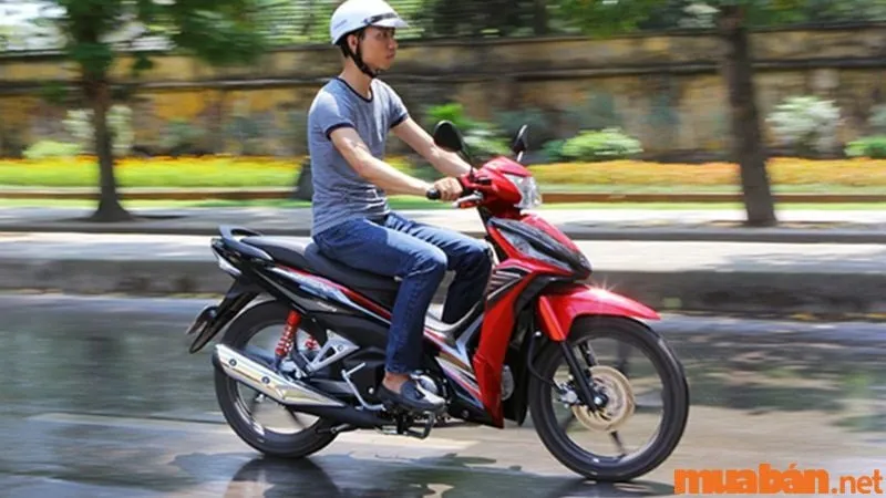 Tư thế và kỹ thuật lái xe Wave RSX ổn định ở tốc độ kinh tế giúp tiết kiệm xăng tối đa