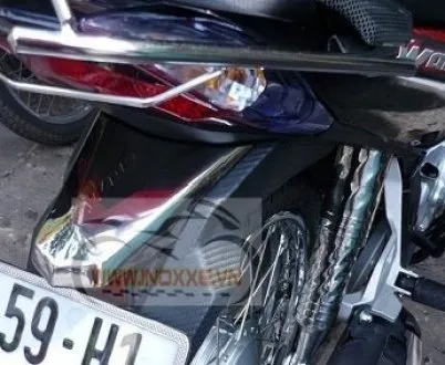 Chụp đuôi đèn inox cho xe Wave RSX 2012