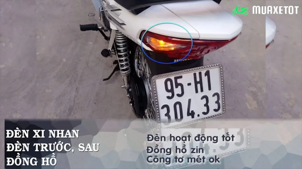 Thợ chuyên nghiệp kiểm định xe máy Wave cũ giúp người mua an tâm về chất lượng