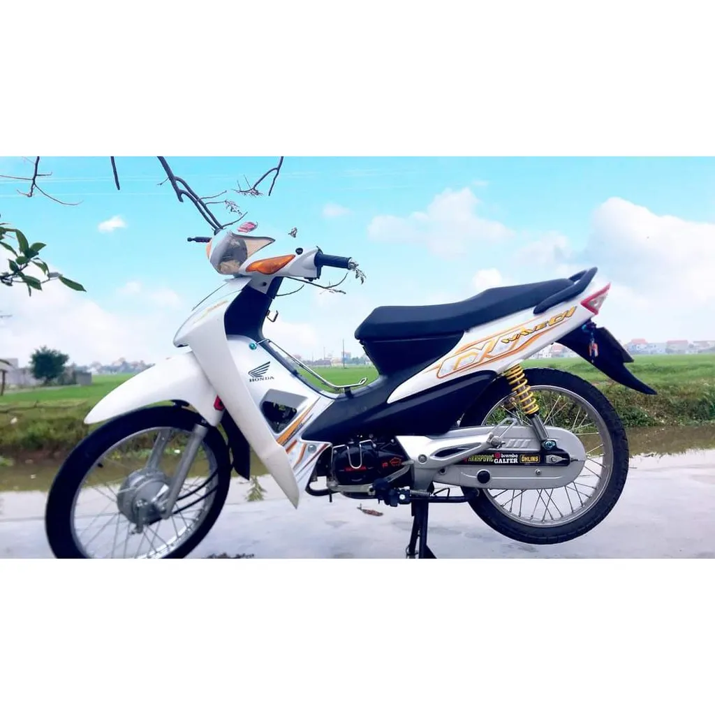 Wave 50cc Độ Tem: Cùng ngắm nhìn những chiếc xe Wave 50cc được độ cực chất với các tem tuyệt đẹp. Với mỗi chiếc xe là một phong cách và cảm nhận riêng, bạn sẽ không bao giờ thấy nhàm chán khi khám phá những bức tranh độc đáo trên xe. Hãy cùng nhau chiêm ngưỡng hình ảnh các chiếc xe Wave 50cc độ tem đẹp mắt này.