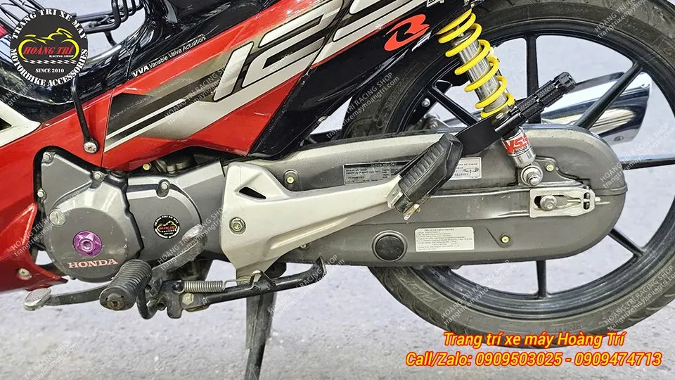 Gác chân phụ giúp cho cả 2 người ngồi sau có được chỗ để chân thoải mái