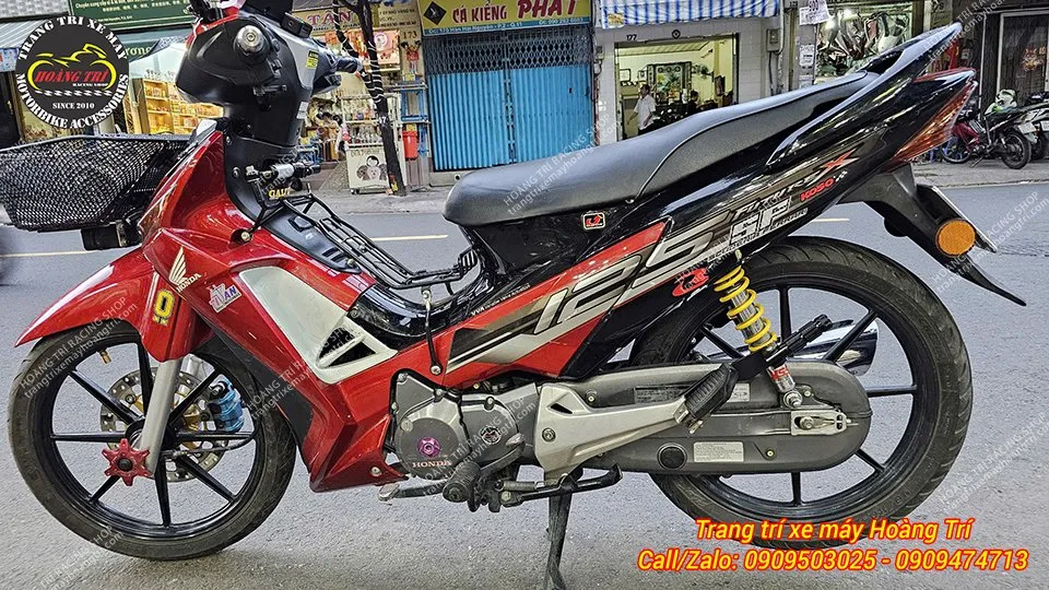 Không cần độ chế, không cần đục khoét vẫn có thể trang bị được gác chân phụ cho xe