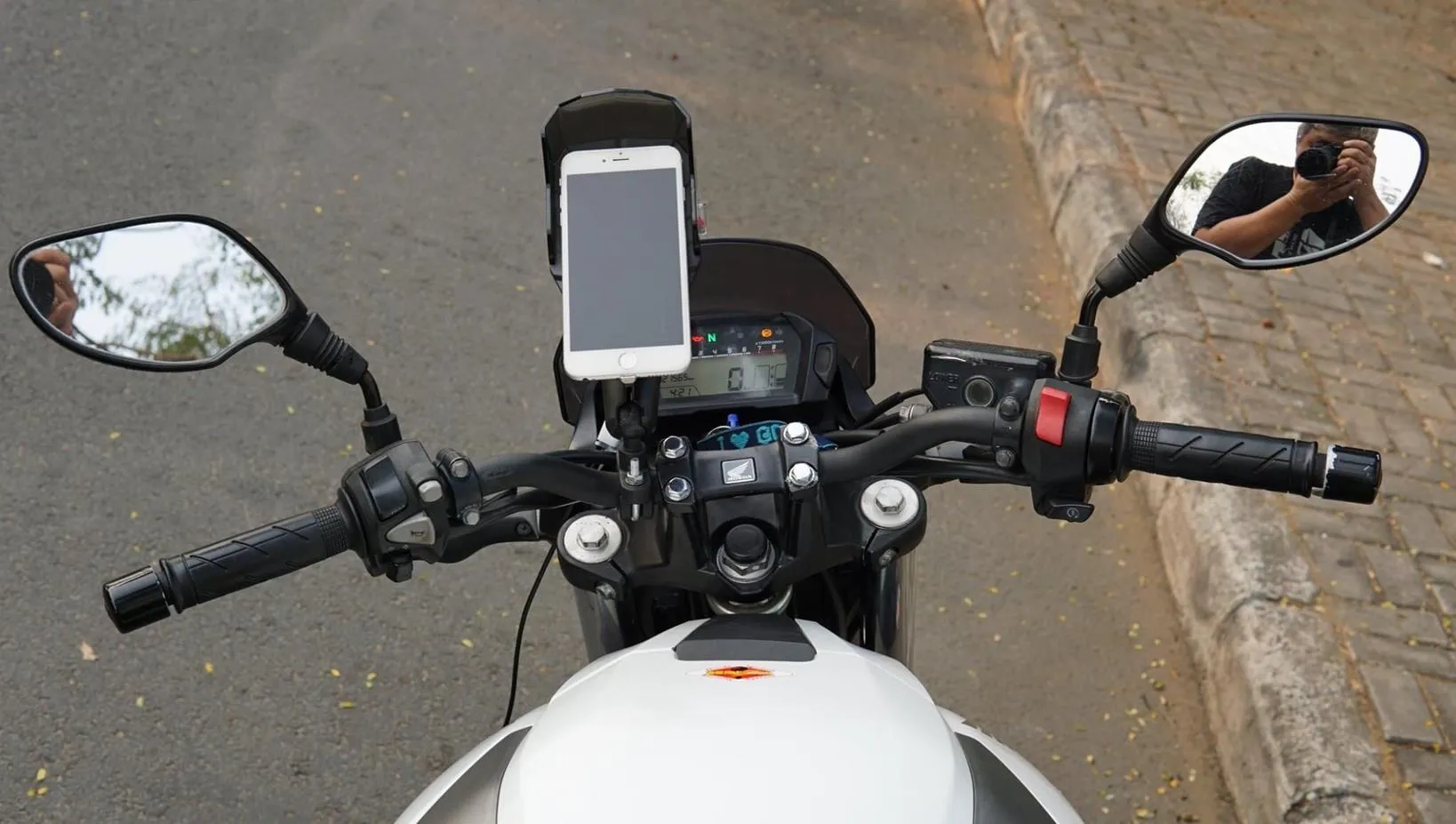 Ghi đông trần xe Naked Bike, loại ghi đông độ có giá ghi đông xe máy cao hơn ghi đông zin