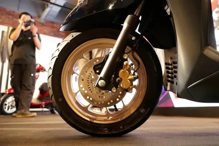 Hình ảnh chi tiết động cơ eSP+ 125cc thế hệ mới trên xe Honda Lead 2025