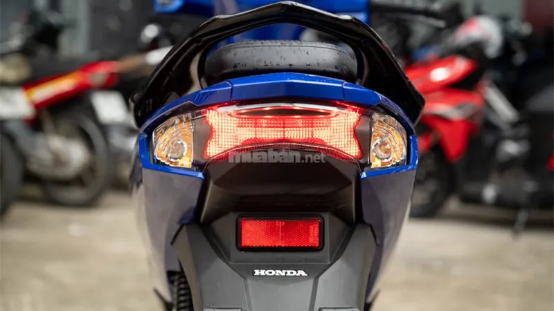 Đuôi xe Wave 125i Thái Lan 2022 với đèn hậu LED đồ họa chữ X