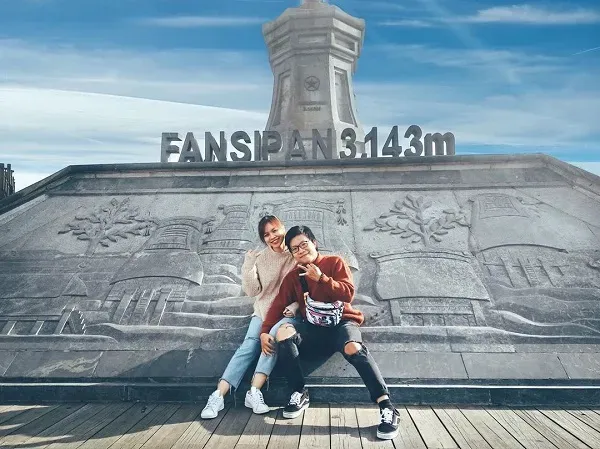 Hình ảnh du khách đang chinh phục Đỉnh Fansipan, Nóc nhà Đông Dương