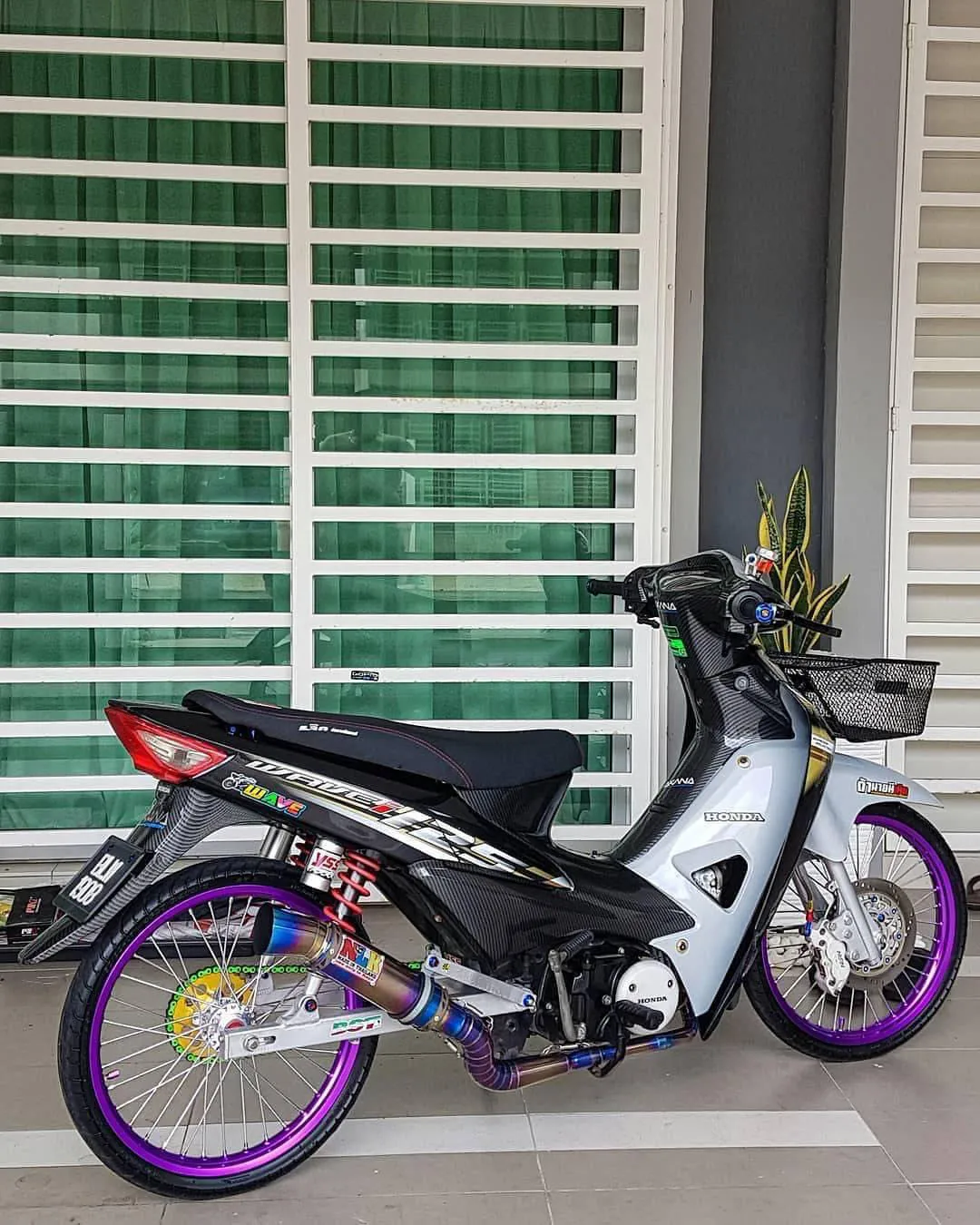 Ảnh xe Wave Alpha độ kiểng nhẹ nhàng, chú trọng độ kiểng phụ kiện bên ngoài