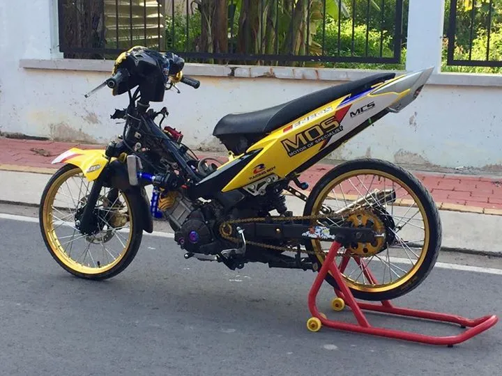 Chiếc Wave 50 độ nhẹ nhàng, tập trung vào nâng cấp phuộc nhún sau