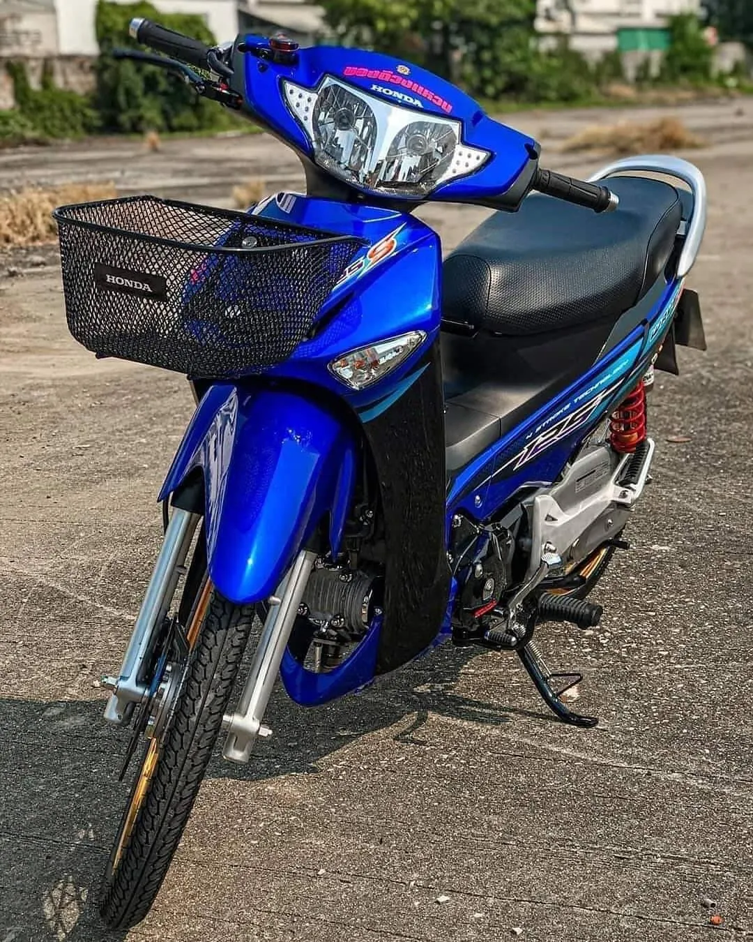 Xe Wave độ kiểng màu xanh dương, thể hiện sự đơn giản nhưng rất sạch sẽ