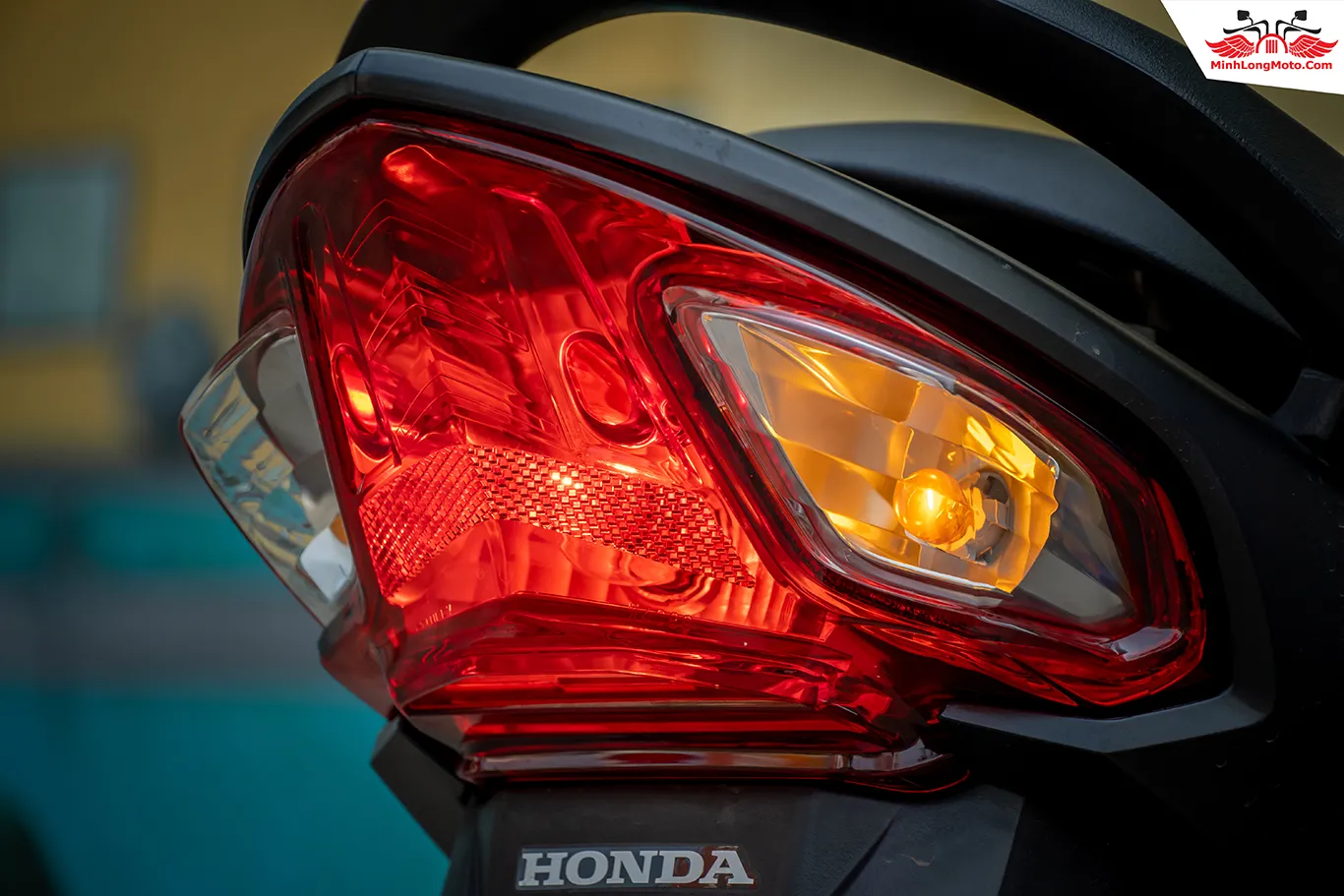 Góc nhìn cận cảnh động cơ Wave Alpha 110 đen nhám