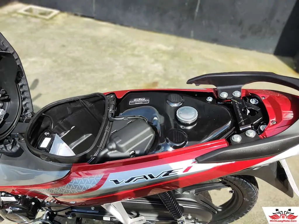 Cốp xe U-Box dung tích 10 lít của Wave Thái 110i, tiện lợi cho người dùng.