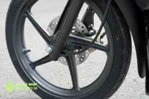 Honda Wave 125i Malaysia màu đỏ nhìn từ bên trái