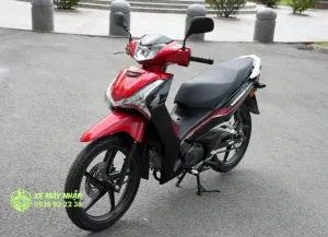Honda Wave 125i Malaysia màu đỏ góc trái