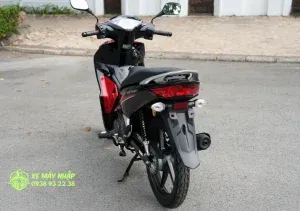 Honda Wave 125i Malaysia màu đỏ cận cảnh vành đĩa trước
