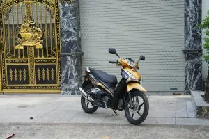 Honda Wave 125i Malaysia màu vàng góc chụp thấp