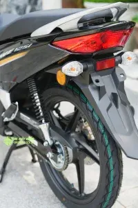 Honda Wave 125i Malaysia màu vàng góc nghiêng