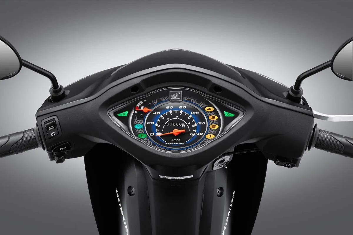Cụm đồng hồ Analog trên xe Wave 110 Alpha, hiển thị đầy đủ các thông số tốc độ, nhiên liệu