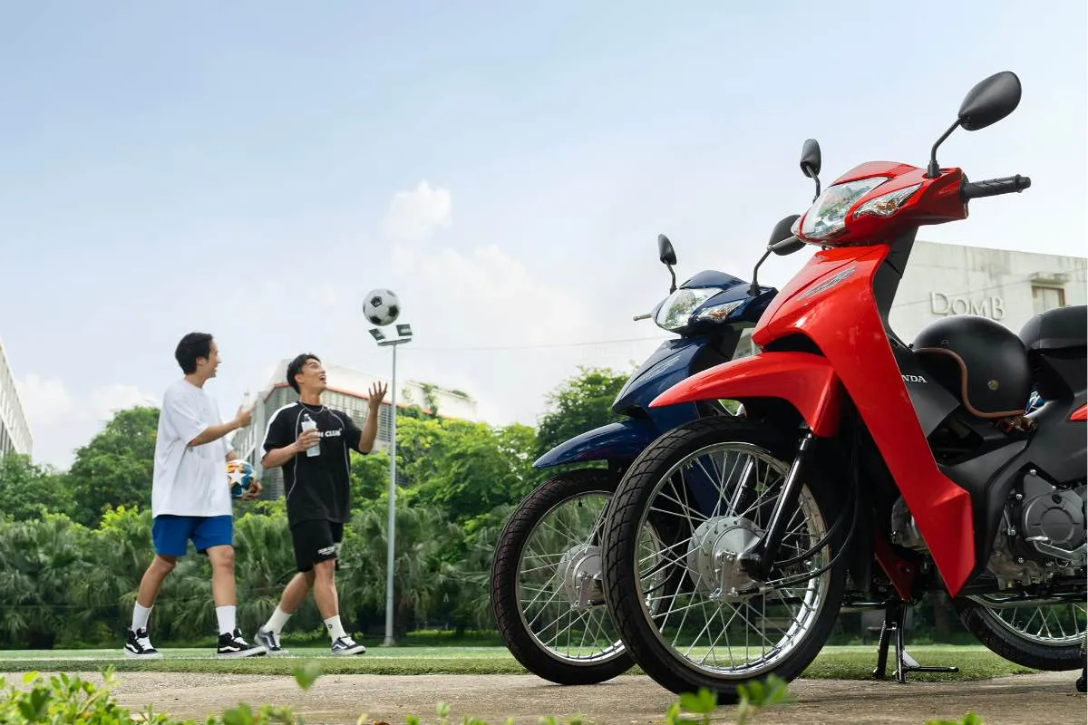 Cụm đèn pha trước Halogen của Honda Wave Alpha 110 2025 giúp tăng khả năng quan sát và nhận diện xe trong đêm tối.