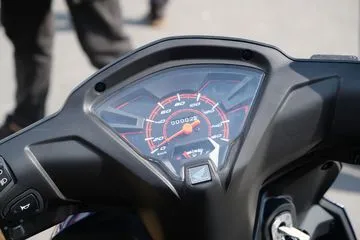 Mặt đồng hồ thể thao, hiển thị thông số rõ ràng của Wave RSX