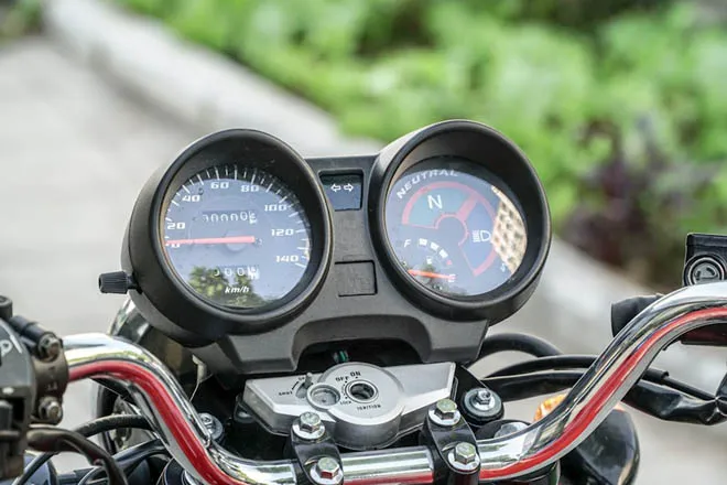 Động cơ xy-lanh đơn 225cc làm mát bằng gió của xe cào cào Minsk X250 đời 2018.