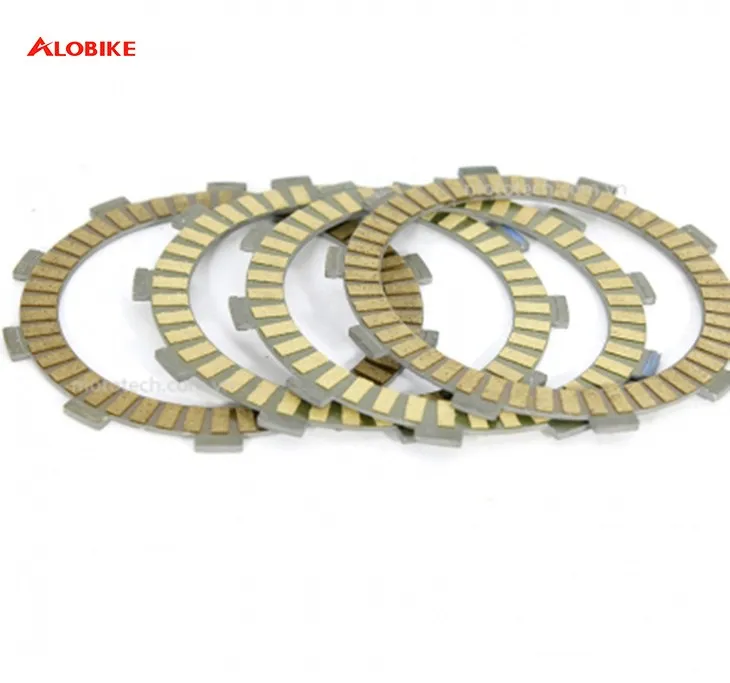 Cận cảnh các lá bố nồi và lá sắt trong bộ ly hợp thứ cấp của xe Wave 50cc.