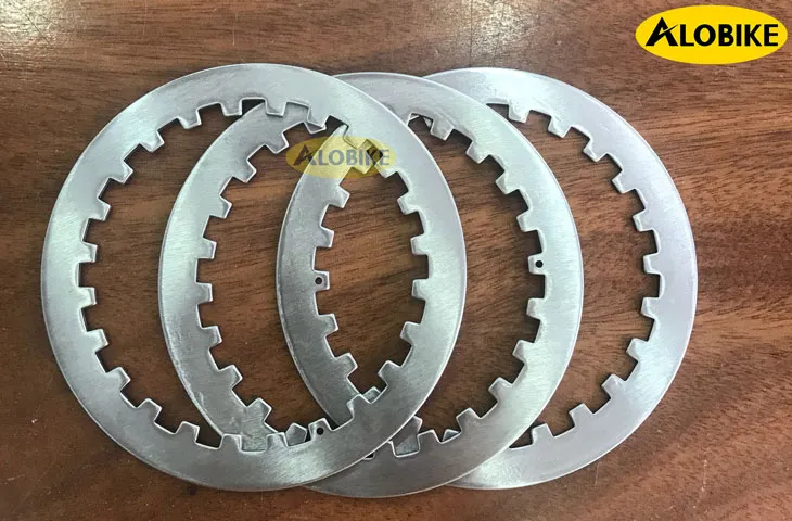 Lá thép (bố thép) trong bộ ly hợp xe Wave cần được kiểm tra độ vênh khi làm nồi