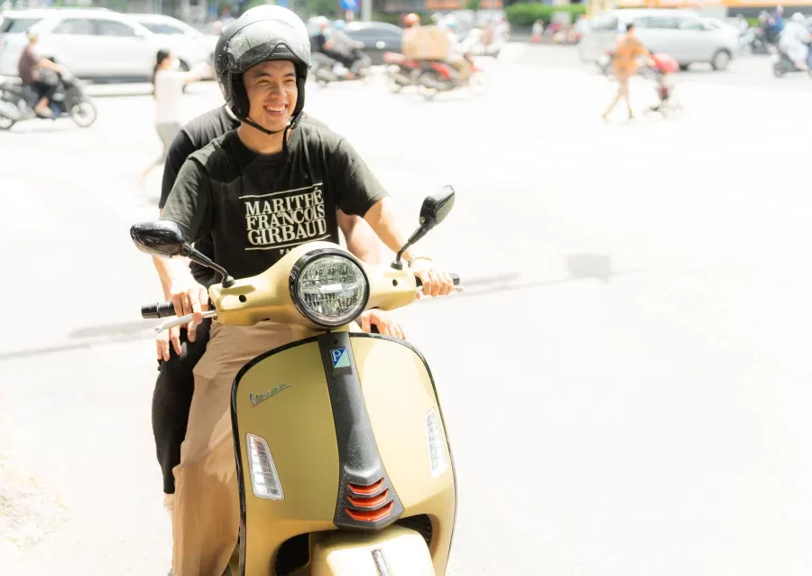 Khách hàng lái thử xe Vespa, trải nghiệm thực tế giúp tối ưu quyết định mua xe Vespa