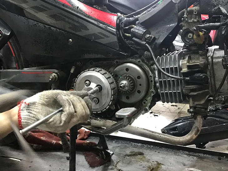 Gói làm nồi xe Wave S 110 tối ưu bao gồm thay lá phíp, bố 3 càng và chuông mới