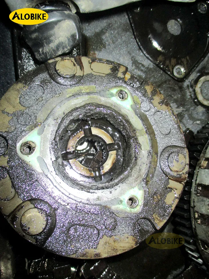 Bộ nồi xe Wave S 110 bị mòn và cần được thay thế để phục hồi hiệu suất truyền động