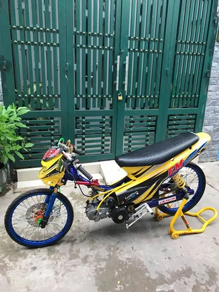 Hình ảnh tổng thể chiếc Wave độ 62zz nhìn từ góc nghiêng