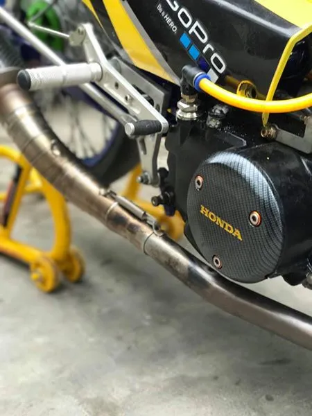 Số gãy đơn Sps giúp người lái có tư thế núp gió tối ưu trên Wave độ