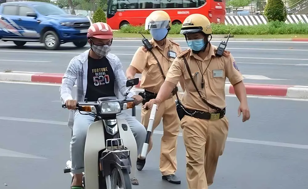 Các lỗi vi phạm giao thông nghiêm trọng dẫn đến việc tước bằng lái xe máy hạng A1 và A2