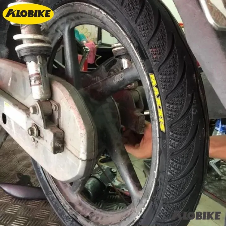 Vỏ xe Maxxis thiết kế khối gai kim cương tinh tế, khả năng thoát nước và chịu tải cao