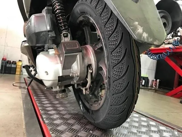 Chi phí thay lốp xe Honda PCX và thông số lốp xe lớn