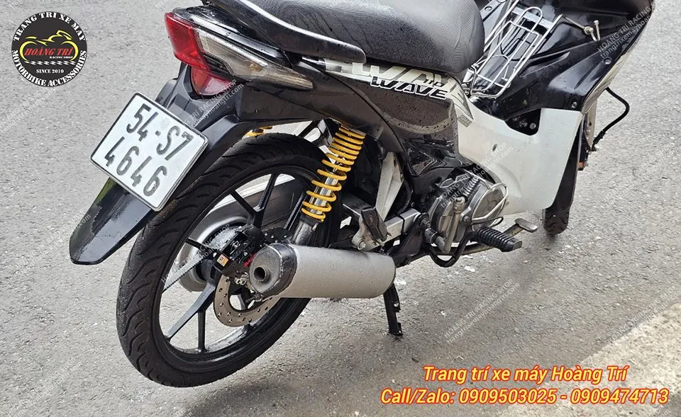 Đi cùng đó nla2 heo dầu Adelin màu đen logo đỏ cực xịn