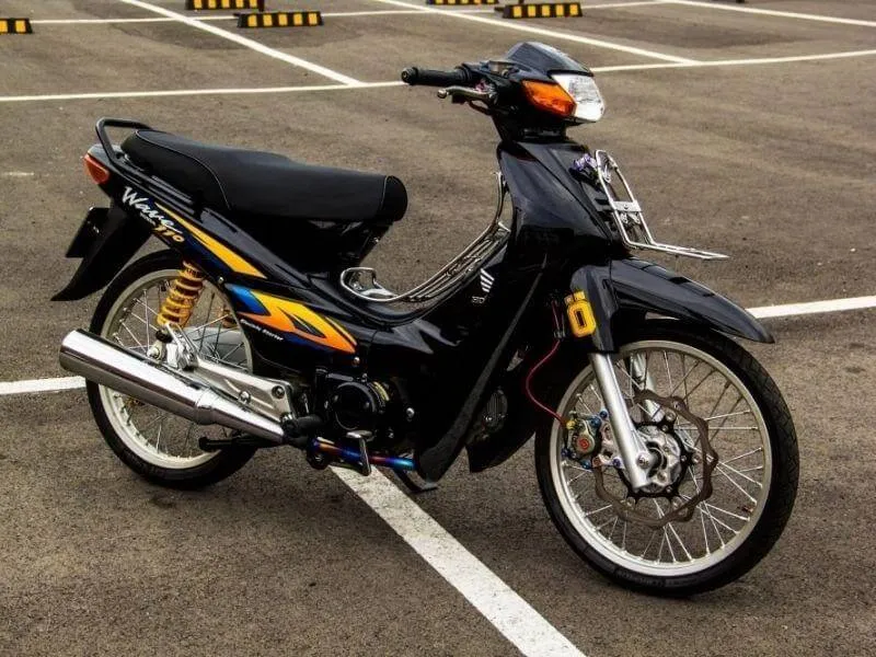 Bản độ kiểng Wave 50cc phong cách thể thao với màu sơn tối và các chi tiết vàng đồng