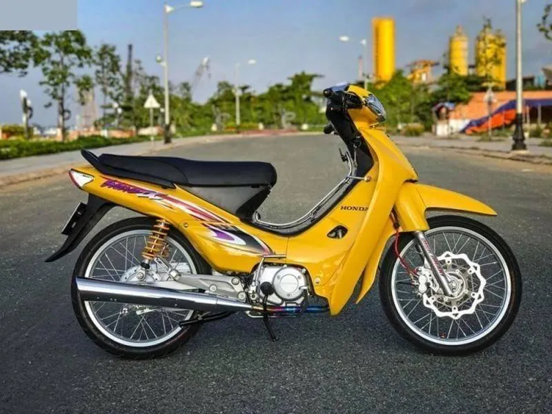 Wave 50 độ kiểng màu xám nhám, tập trung vào đồ chơi CNC và phuộc sau cao cấp