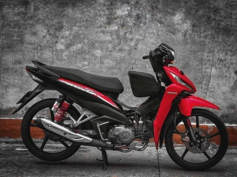 Cận cảnh chi tiết nâng cấp phanh đĩa, heo dầu kiểng và mâm xe độ của Wave 50cc