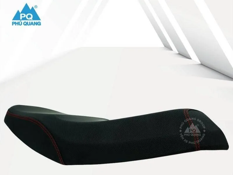 Yên xe gọt góc cạnh, tạo kiểu dáng thể thao, phù hợp với phong cách độ kiểng đường phố