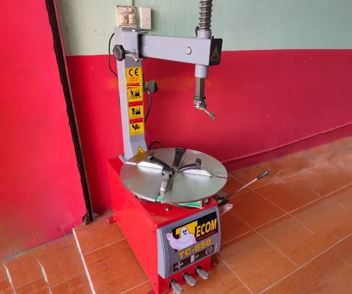 Máy Ra Vào Lốp Xe Máy Tay Ga TC 850 Và Bảng Điều Khiển Khí Nén