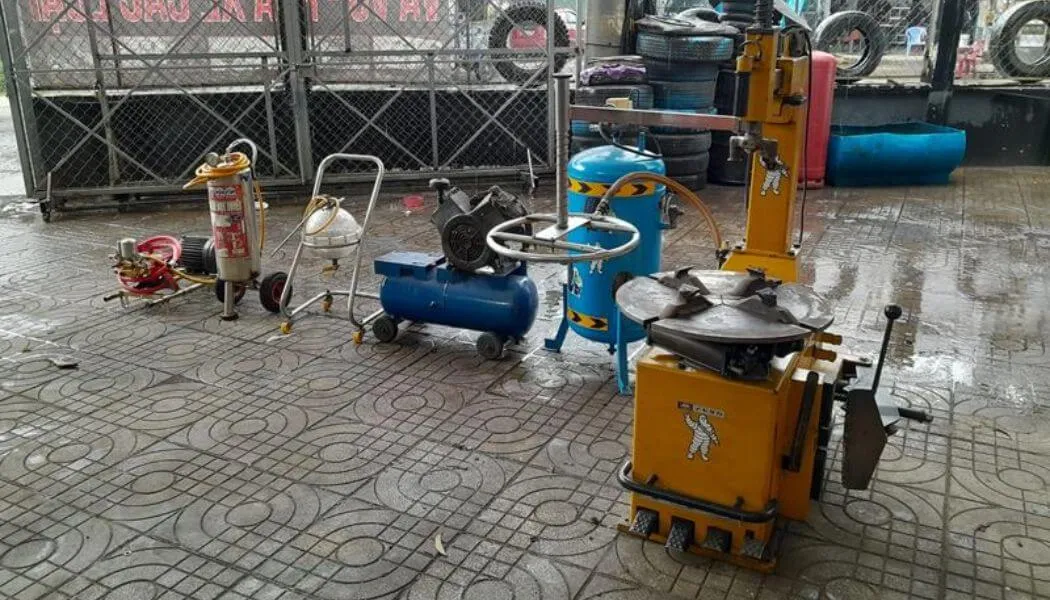 Phụ kiện và bộ phận điện tử bên trong máy tháo vỏ xe cũ cần kiểm tra trước khi quyết định mua bán máy tháo vỏ xe cũ giá rẻ