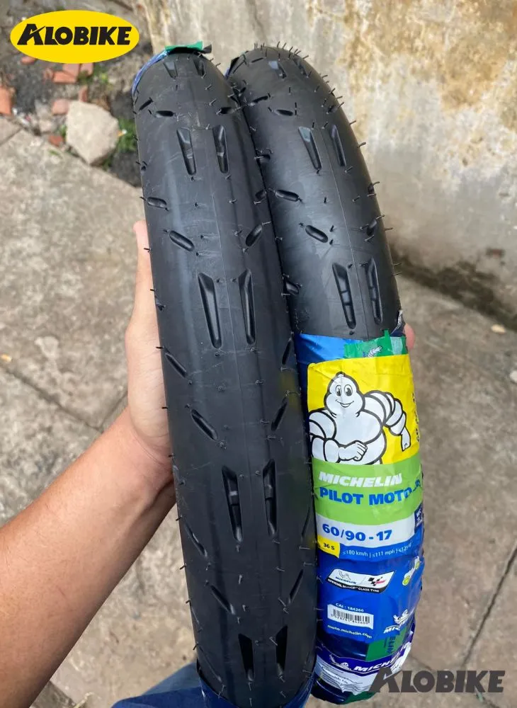 Vỏ xe Michelin Pilot MotoGP đậm chất thể thao, hiệu suất bám đường và giảm tiêu thụ nhiên liệu