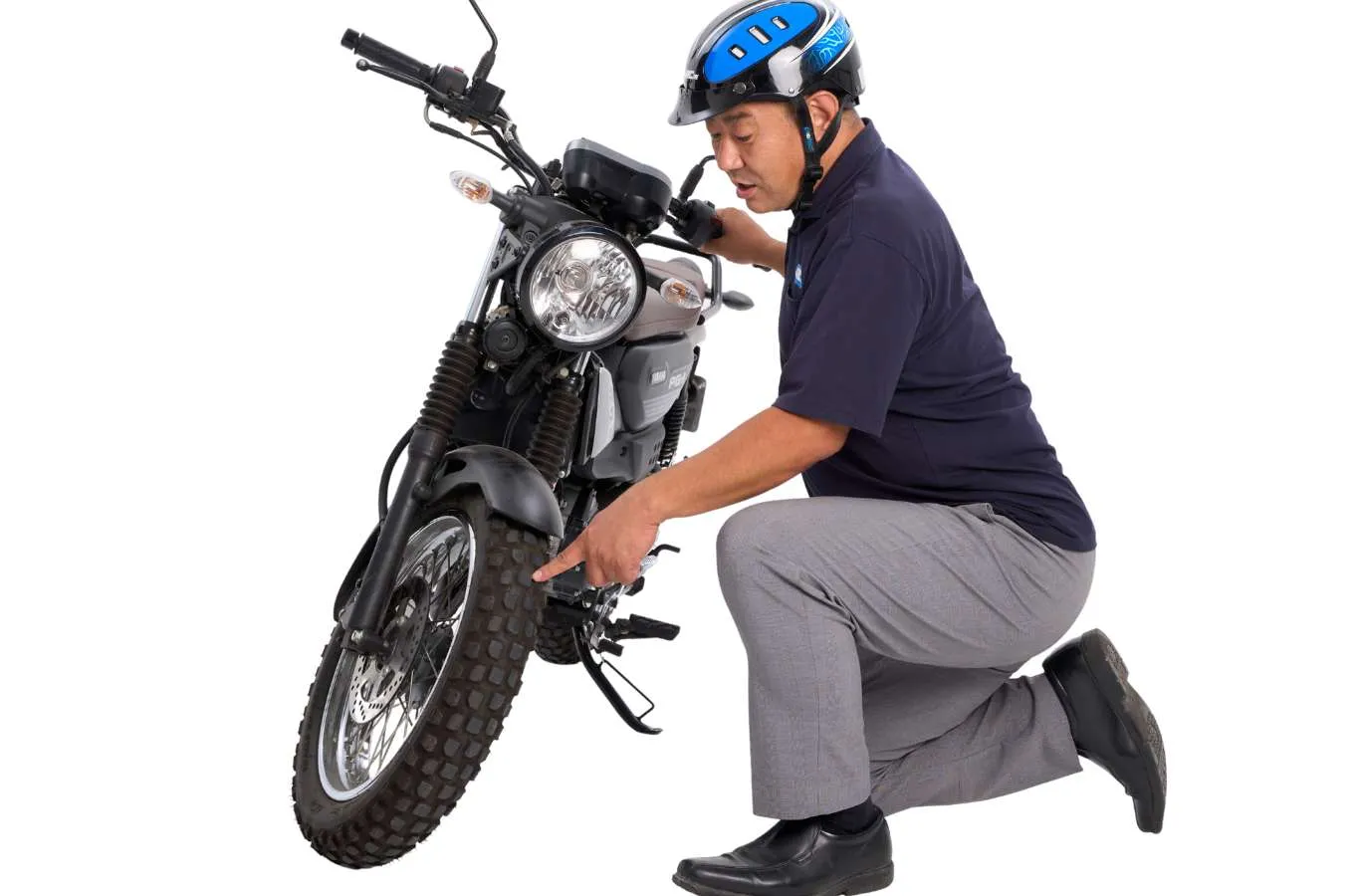 Nên làm gì khi lốp xe máy bị gắn sai chiều?